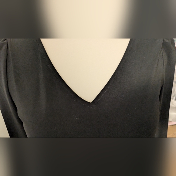 WHBM Elegant Black V-Neck Women's Top - Picture 2 of 4